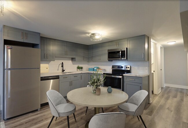 Photo du bâtiment - Stylish 2 Bedroom Apartment – All Utilities & Parking Included – $1,849/month