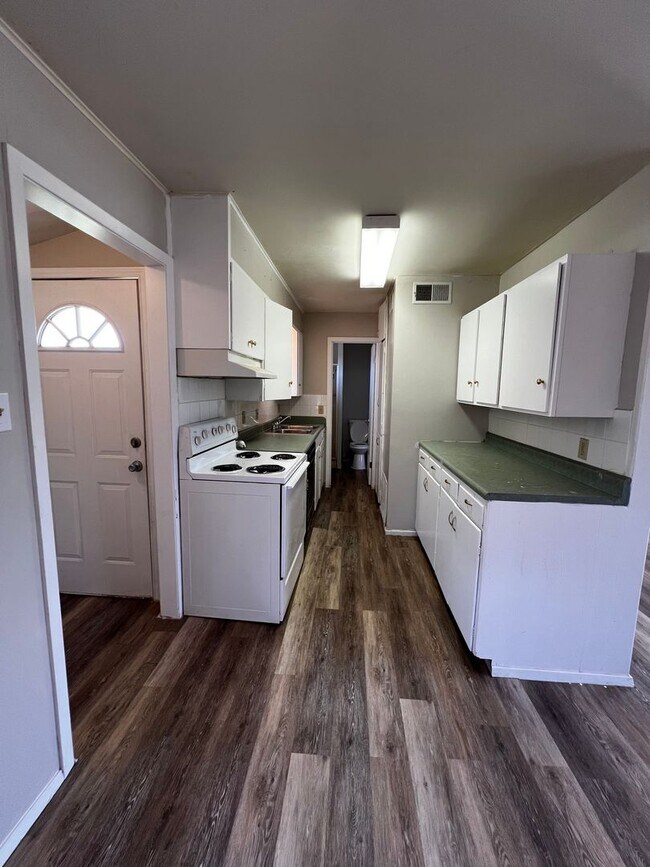 3000 Buffalo Gap Rd Unit C, Abilene, TX 79605 Room for Rent in