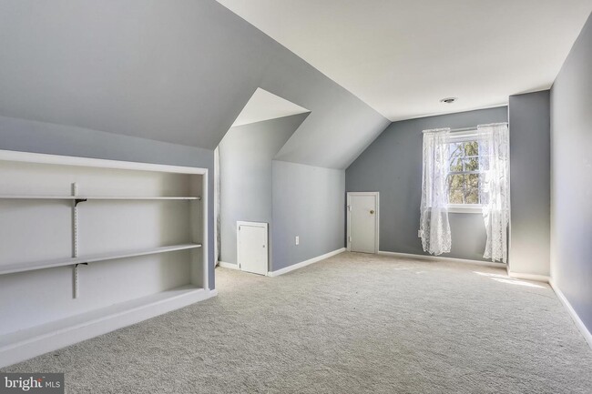 Building Photo - 13300 Sherwood Forest Dr