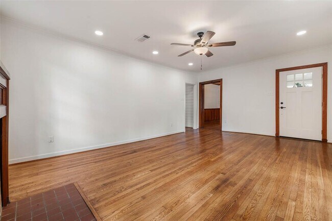 Foto del edificio - 818 E McAlpine St
