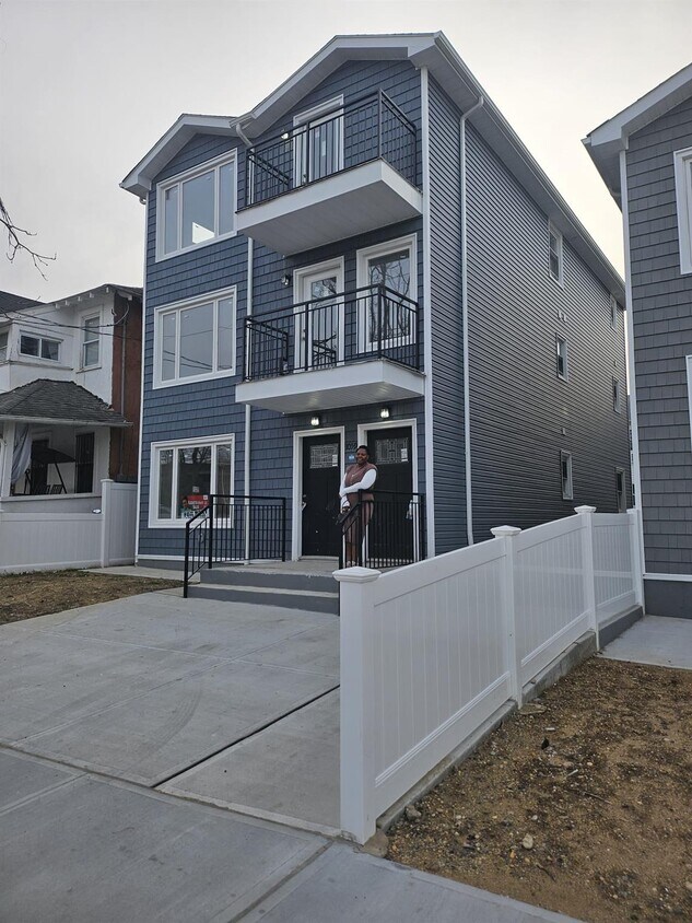 Building Photo - 10-59 Grassmere Terrace