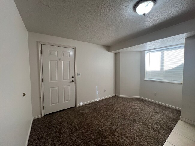 Building Photo - 461 E Cobblecreek Dr