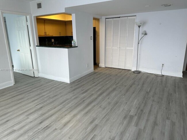Foto del edificio - 16565 NE 26th Ave
