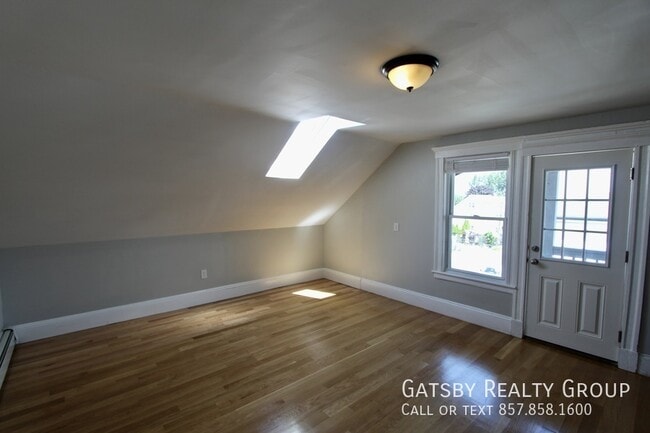 Building Photo - 506 Revere St