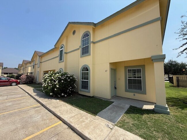 Building Photo - Ranchway Condominiums