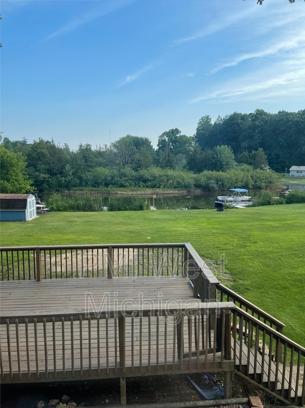 Building Photo - 12215 Oakwood Shores St