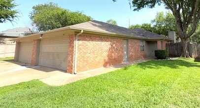 Building Photo - 691 Lantana Dr