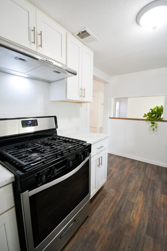 Foto principal - 814 W Russell Pl