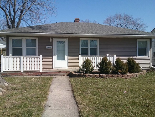Building Photo - 7533 Catalpa Ave