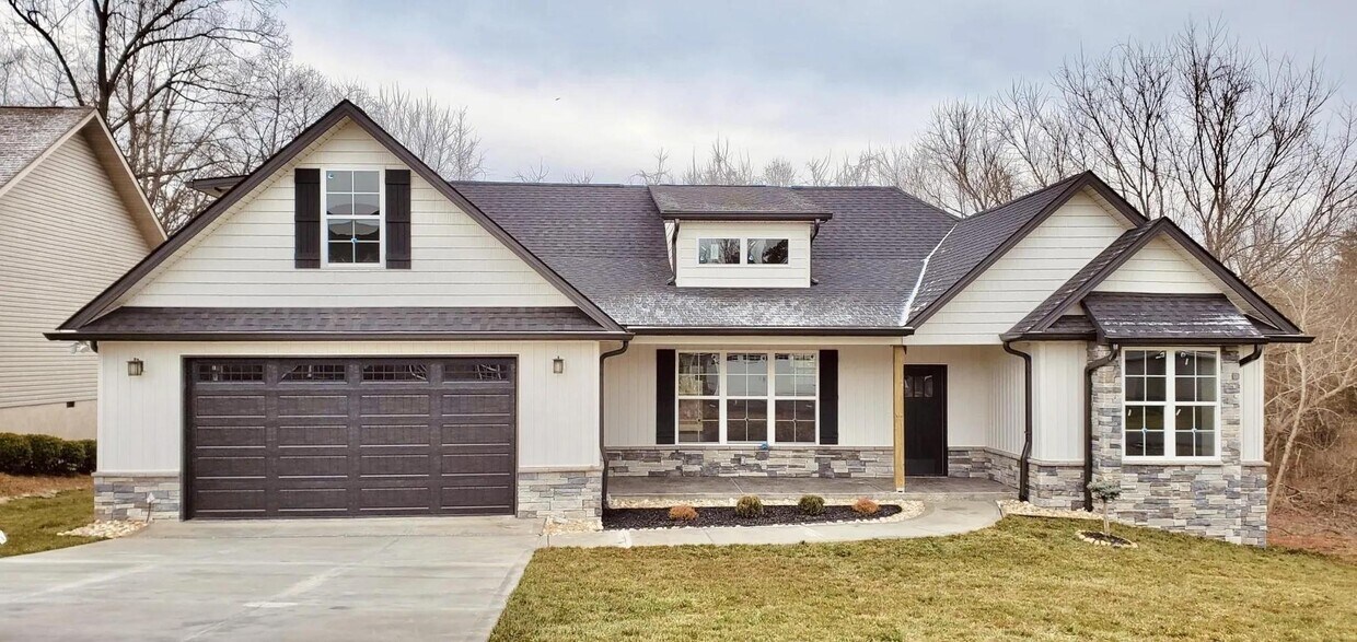Primary Photo - 109 Yona Way