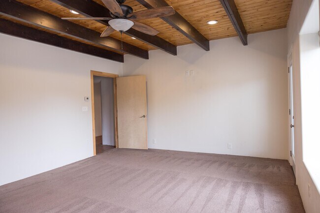 Building Photo - 610 NM-165