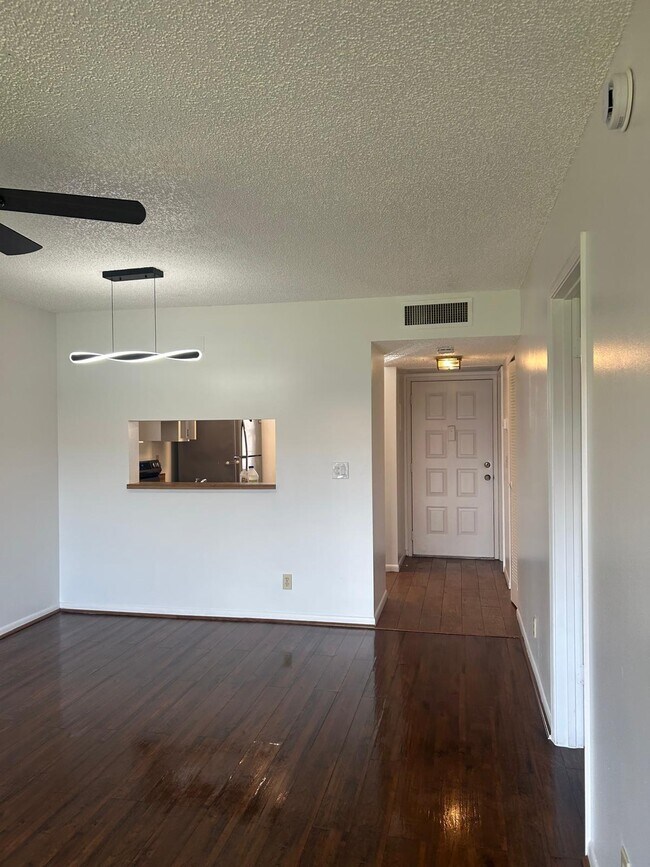 Foto del edificio - 8830-8830 Royal Palm Blvd