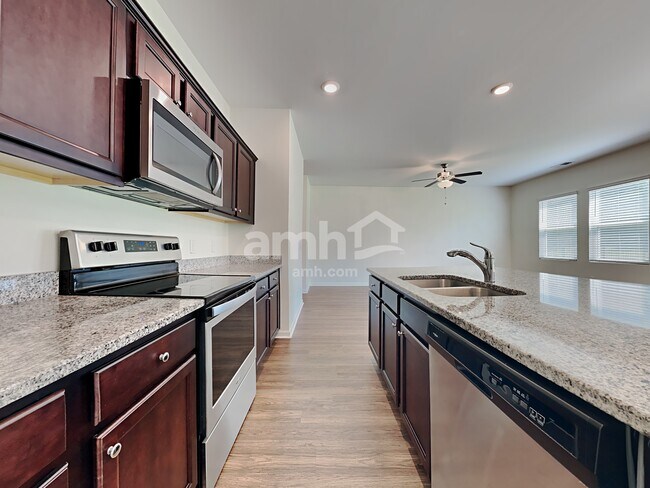 Building Photo - 123 Orion Way