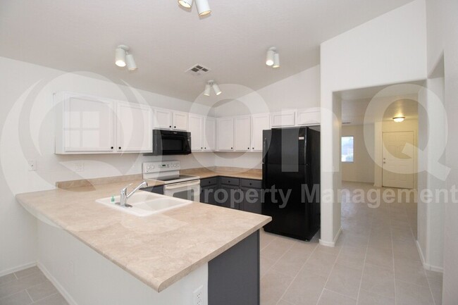 Building Photo - 2560 E Olivine Rd