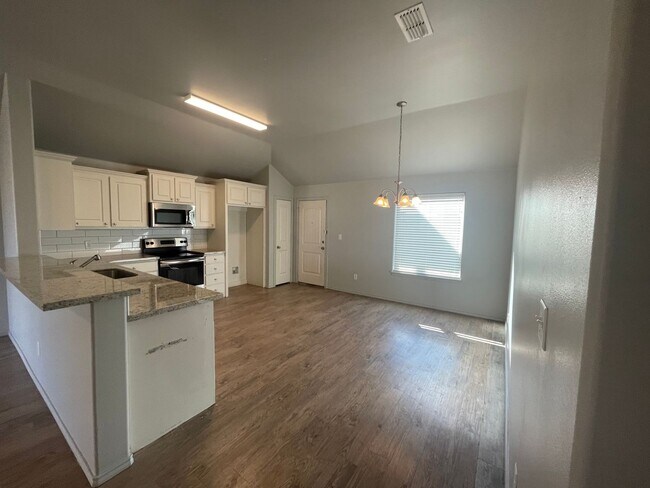 Building Photo - 4 bedroom in Wolfforth AVAILABLE NOW.