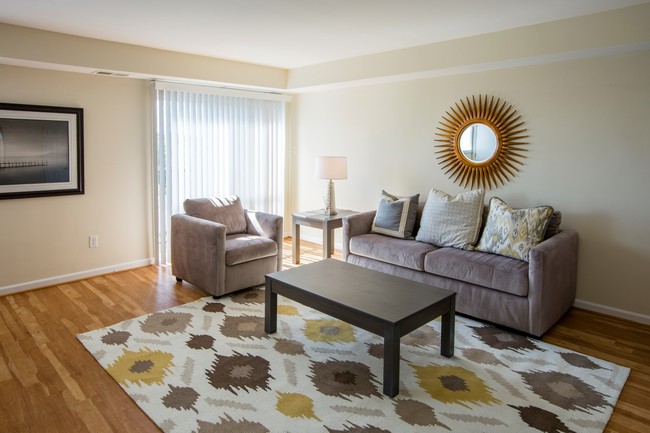 Living Room - Longview