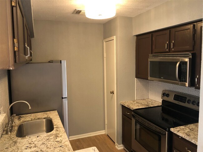Foto del edificio - 10615 Briar Forest Dr