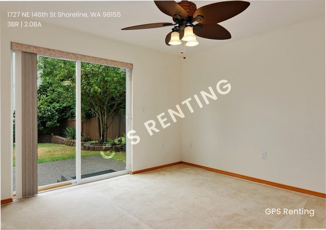 Building Photo - Shoreline Townhouse with great fenced yard