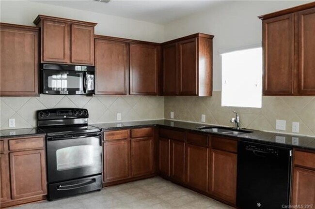 Building Photo - Lovely House in Pristine Location in Pinev...