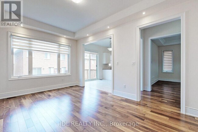 Building Photo - 95 Giardina Cres