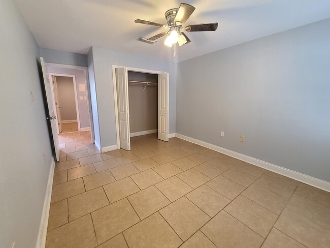 Foto del edificio - 3105 Barkley Ave