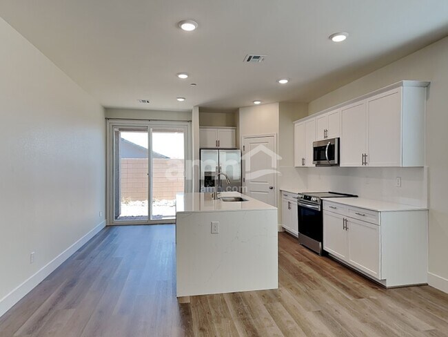 Foto del edificio - 514 Silverbell Fls Pl