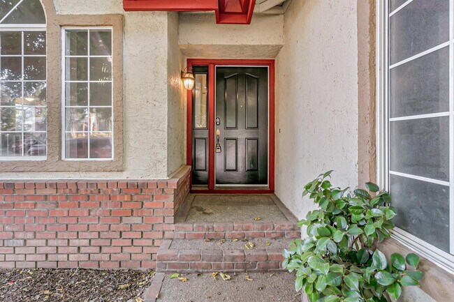 Building Photo - Charming Winters neighborhood