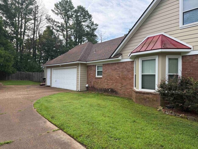 Foto del edificio - 956 Rolling Oaks Ln