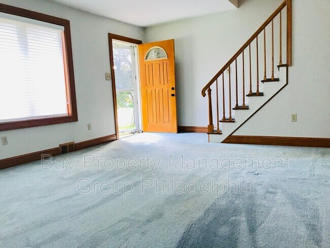 Building Photo - 3732 Clearwater Ln