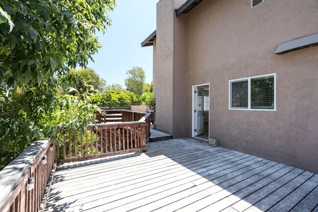 Building Photo - Private pool with canyon views!