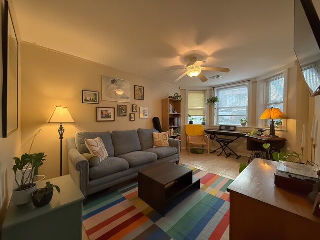 Building Photo - 3441 N Oakley Ave