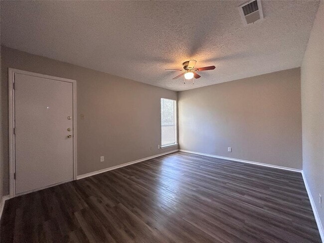 Building Photo - 9305 Kempler Dr