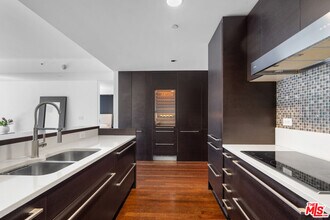 Building Photo - 6250 Hollywood Blvd