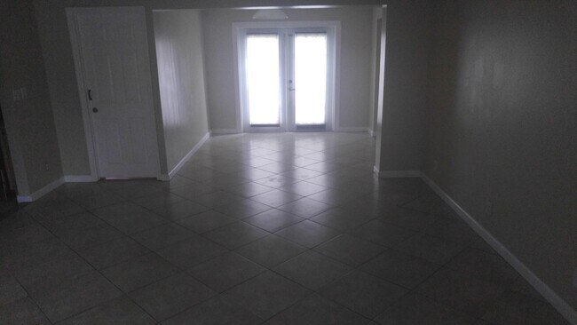 Foto del edificio - 7112 Pine Manor Dr