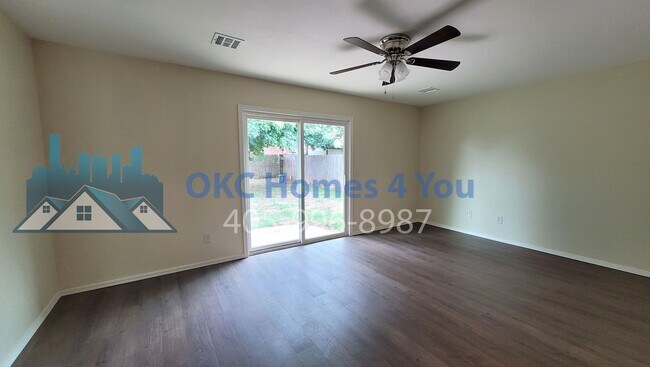 Building Photo - Yukon home, 3 bed 1 1/2 bath.