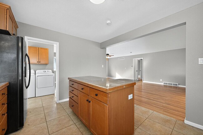 Foto del edificio - Charming 2BR House in Erie