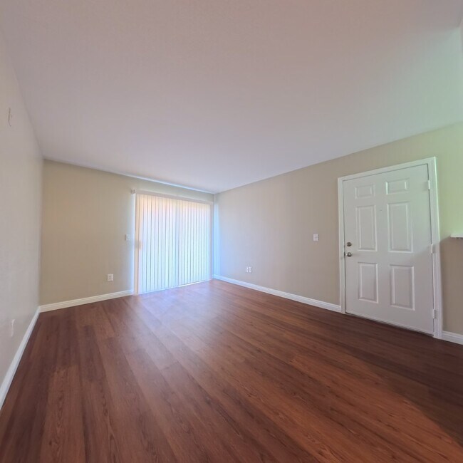 Foto del edificio - 1 Car Garage | Gated Community | 1st Floor Unit