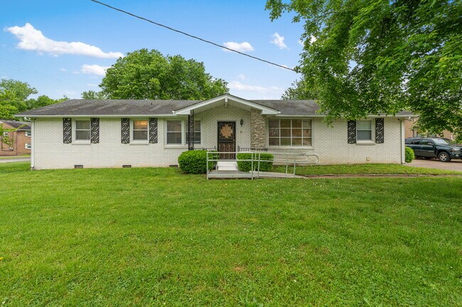 Vista frontal - 701 Revels Dr