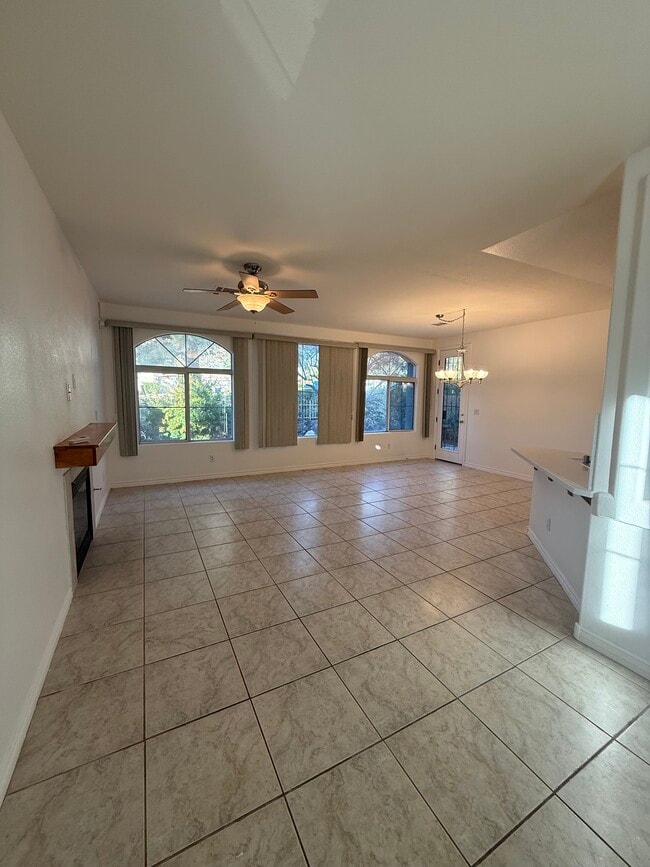 Building Photo - 985 Prestwick St