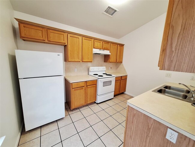 Building Photo - 1408 Perez St