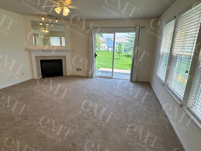 Foto del edificio - 8027 N Elmwood Ave