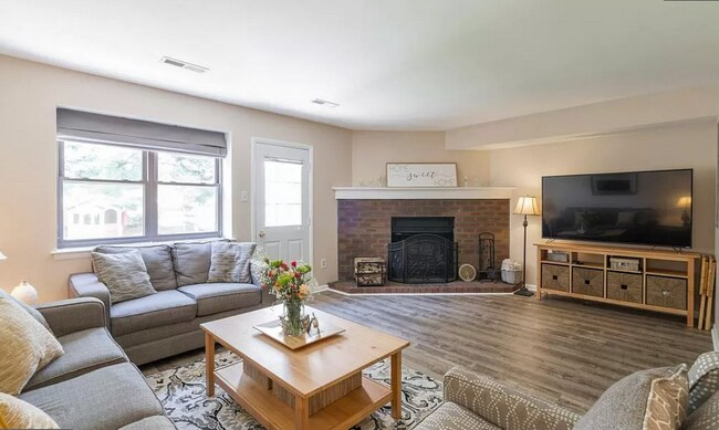 Photo - 886 Andover Pl Townhome