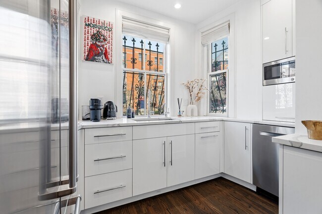 Foto del edificio - 348 Columbus Ave