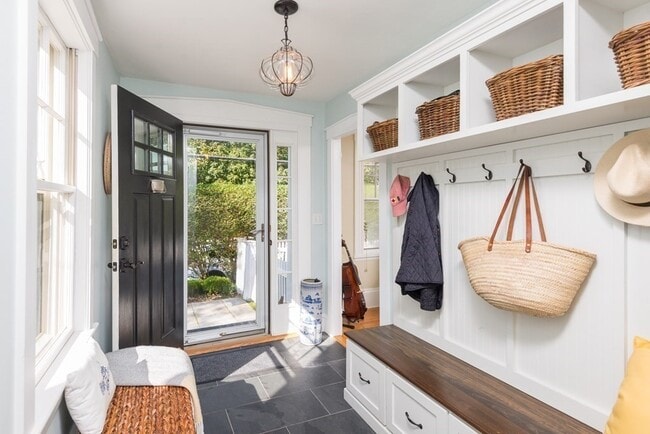 Building Photo - 380 Beechwood St