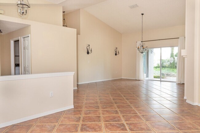 Foto del edificio - 1407 Whispering Woods Way