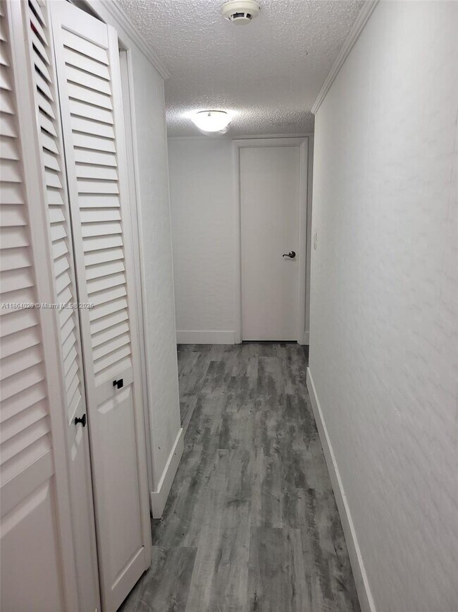 Foto del edificio - 20350 W Country Club Dr