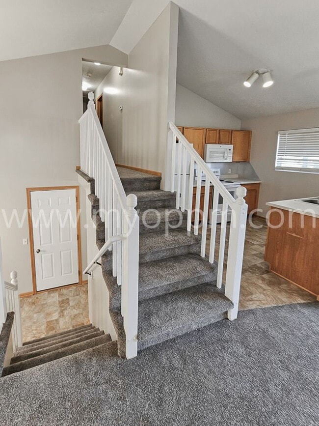 Building Photo - Gorgeous 3 Bedroom / 2 Bathroom Home | Chalco