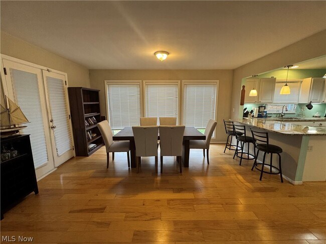 Building Photo - 2545 Buckhurst Dr