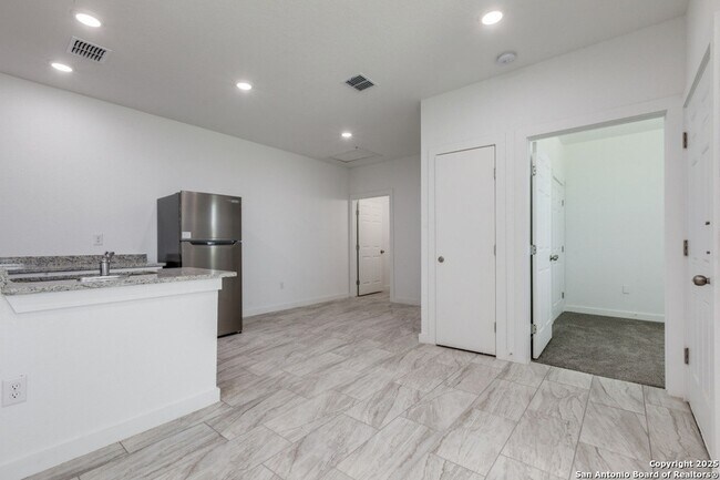 Foto del edificio - 5415 Ingram Rd