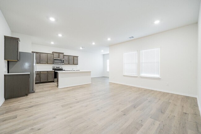 Building Photo - 2126 Thornton Dr